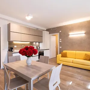 West - Modern And Comfortable Апартаменты Милан